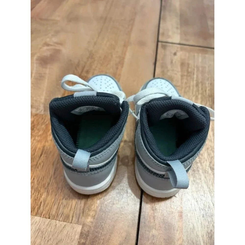 Jordan 1 Boys' High Top Sneakers Gray White Leather Upper Lace Up Logo Size 7C